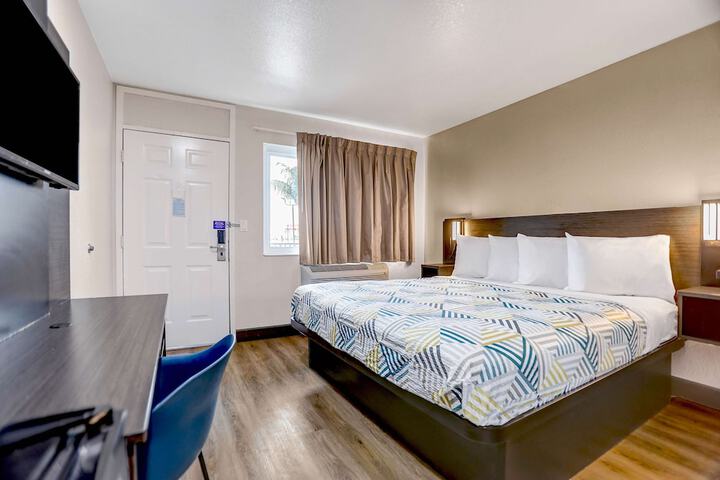 Room 25 of 29