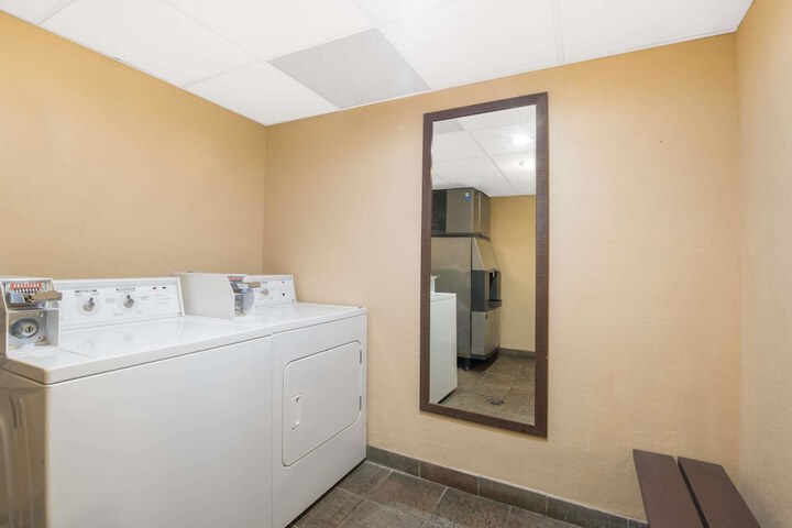 Room 14 of 23