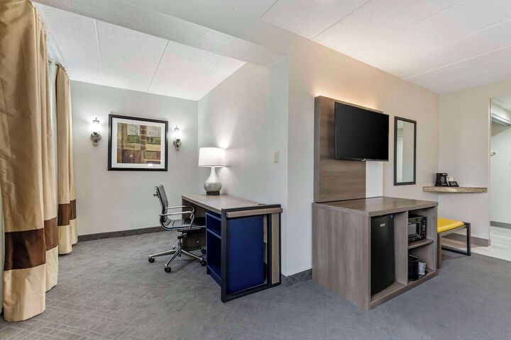 Room 27 of 36