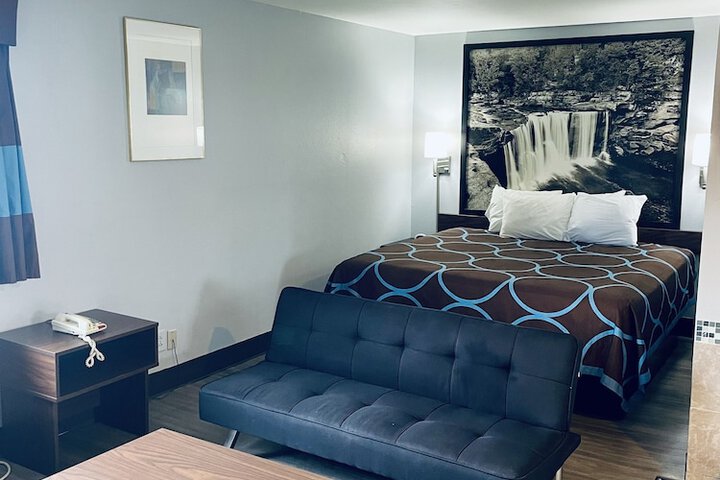 Room 4 of 24
