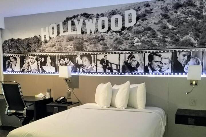 Room 9 of 31