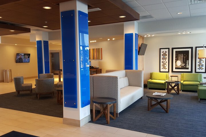 Holiday Inn Express & Suites Toledo West by IHG
