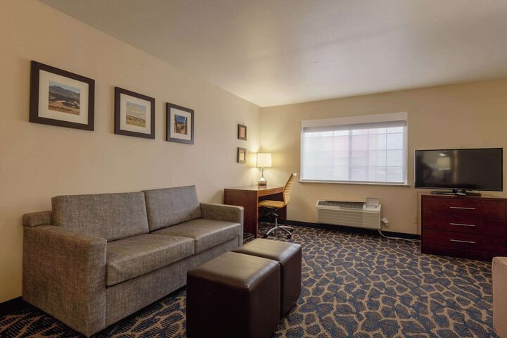 Room 93 of 132
