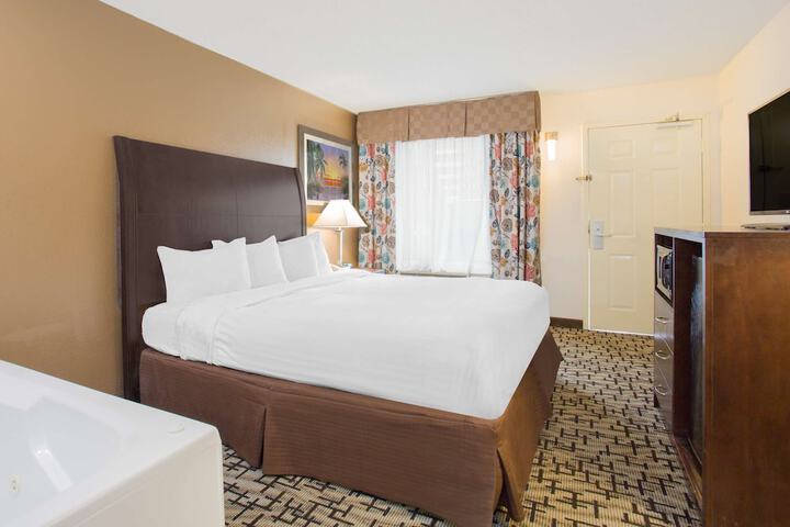 Room 14 of 18