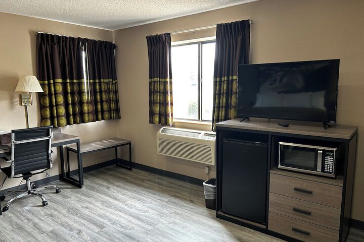 Super 8 by Wyndham Knoxville