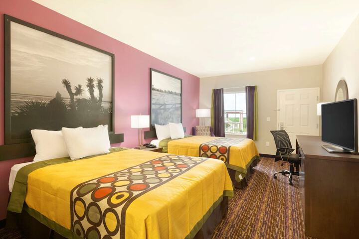 Room 10 of 26