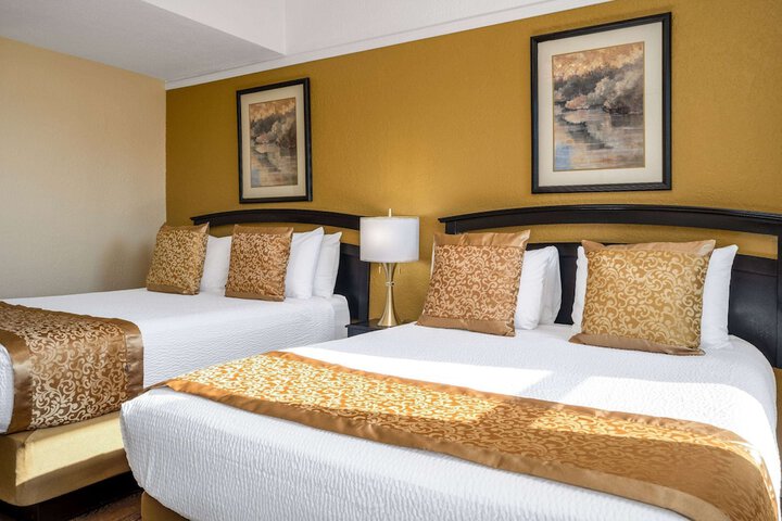 Room 32 of 67