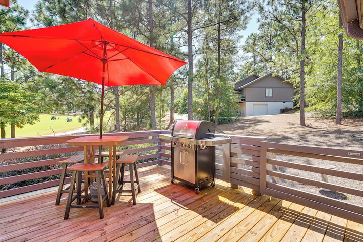Pinehurst Home: Fire Pit BBQ + Golf Course View!