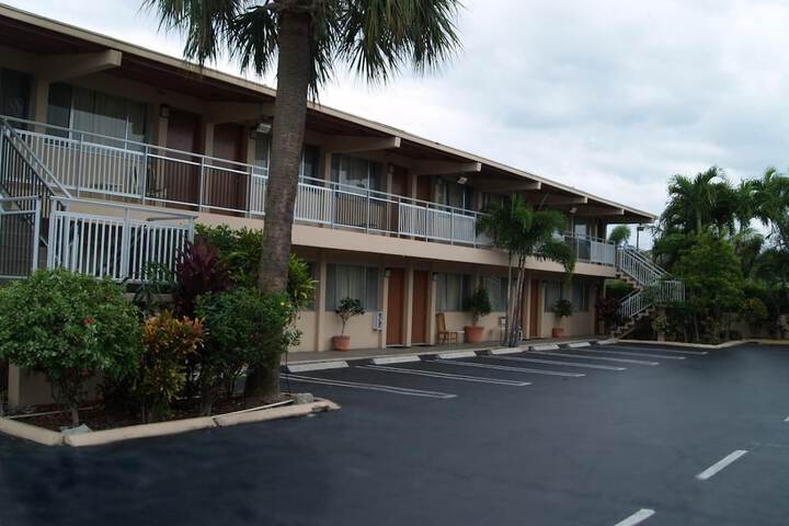 Hotel 7 of 24