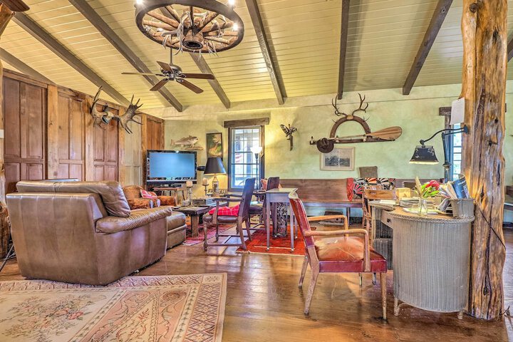 Lodge on Lake Siesta: Spacious La Grange Retreat!