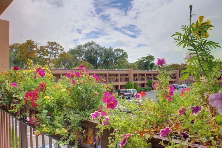 El Sendero Inn an Ascend Collection Hotel