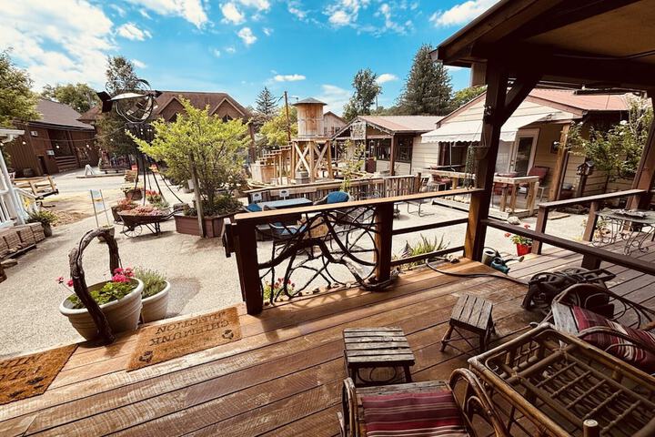 The Iris Garden Downtown Cottages and Suites