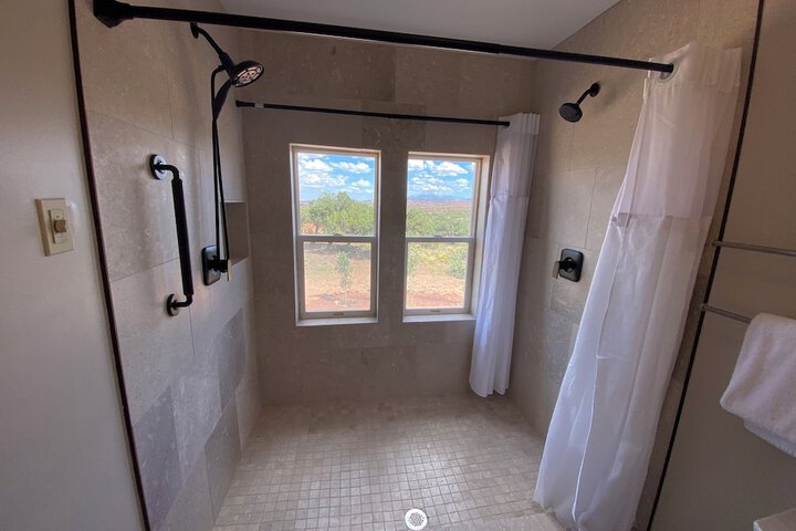 Room 27 of 136