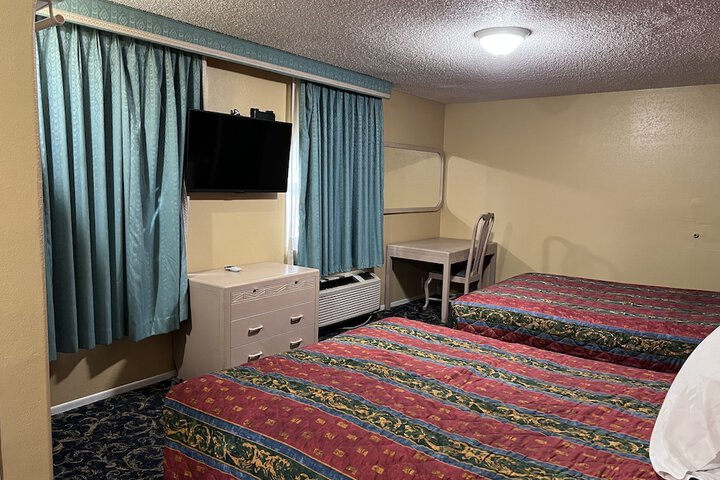 Room 6 of 14