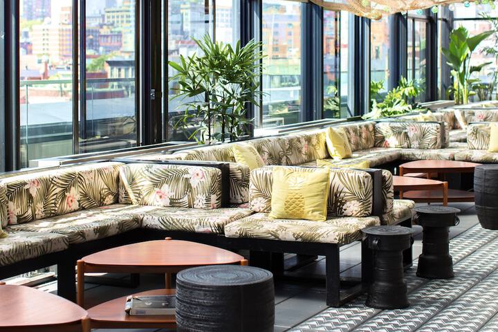 Lounge 56 of 63