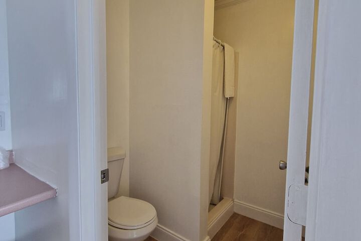 Room 32 of 40