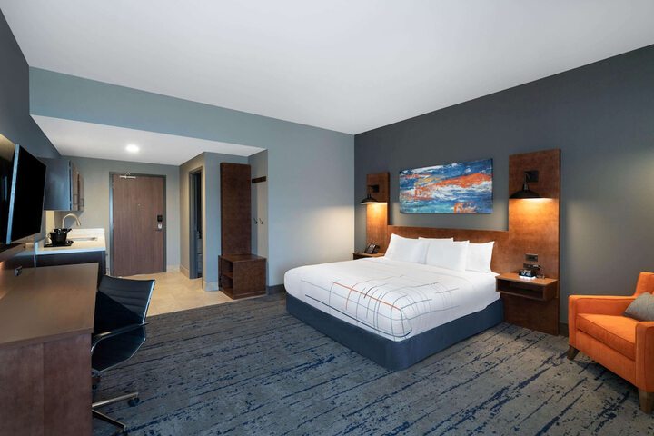 Room 8 of 30
