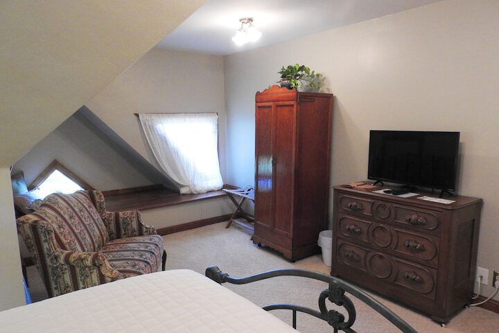 Champaign Garden Inn