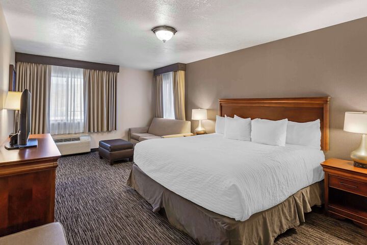Best Western Plus Landmark Inn