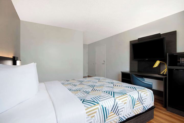 Room 12 of 26