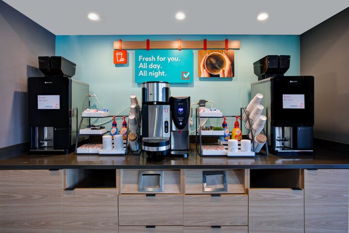 avid hotel Detroit Warren by IHG