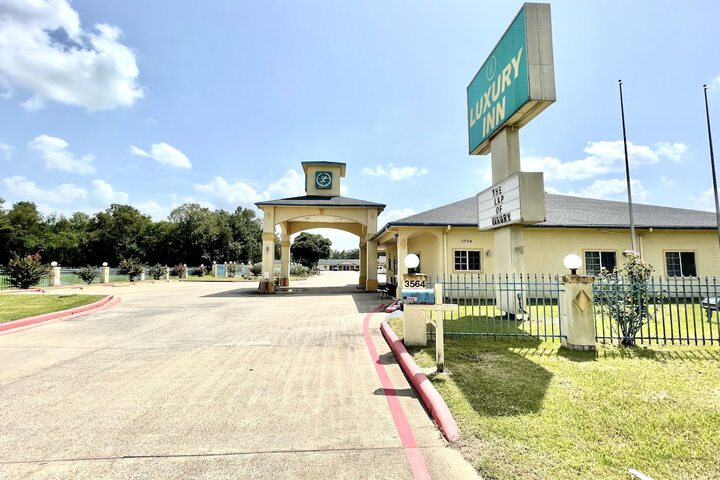 Luxury Inn & Suites Liberty