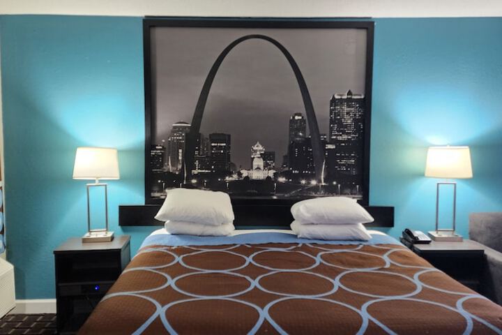 Room 7 of 11