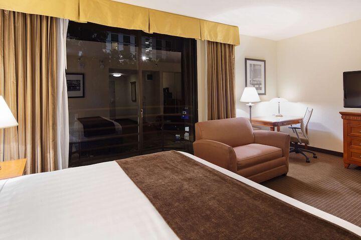 Room 16 of 37