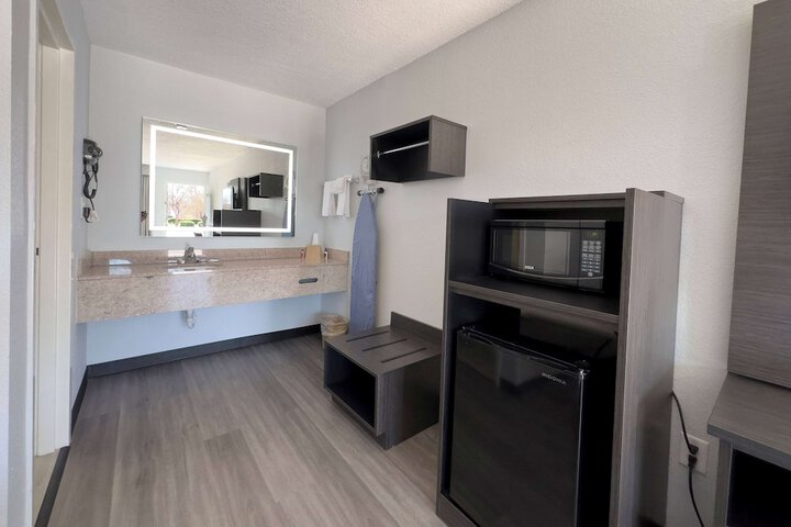 Room 19 of 27