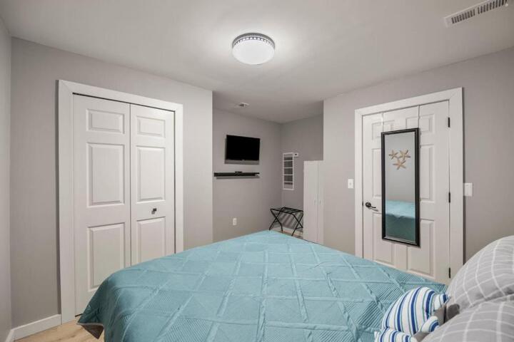 Lakeside Bliss 2BR 1BA with All Modern Comforts