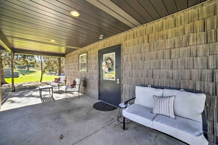 Near Mines & Meadows: Spacious Home w / Game Room