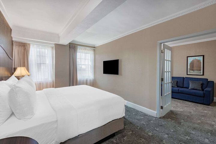 Room 28 of 59