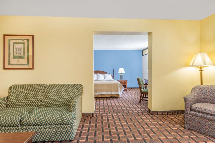Room 9 of 15
