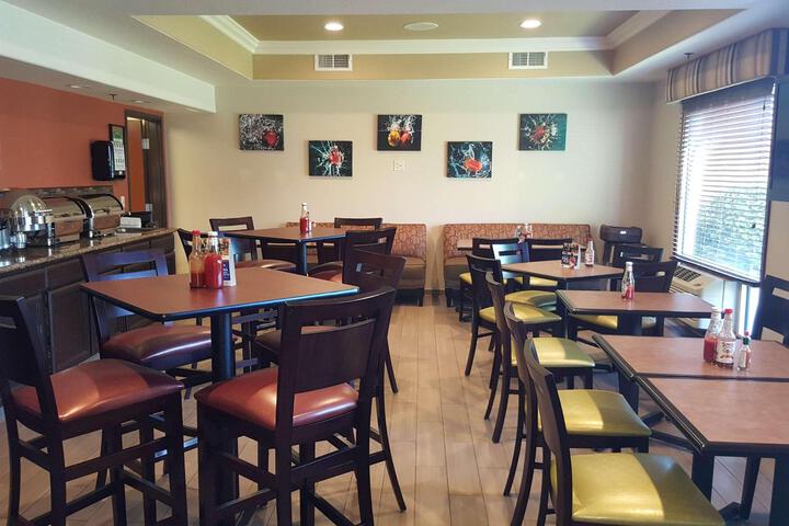 Best Western Plus Airport Inn Suites