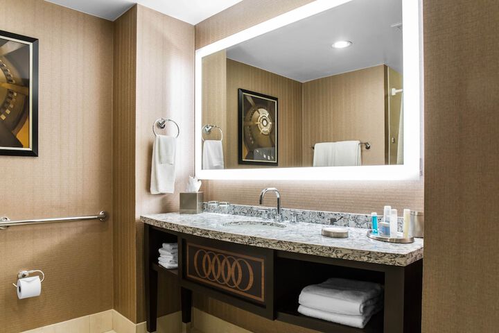 Room 40 of 146