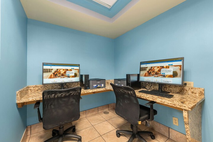 Business Center 17 of 17
