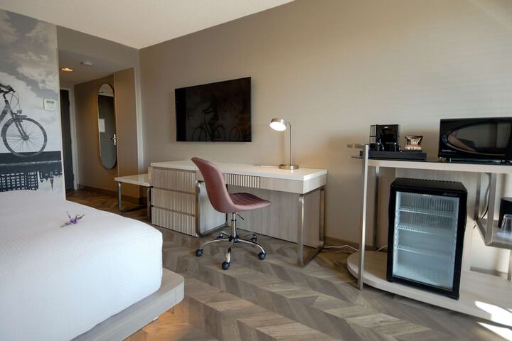 Room 50 of 79