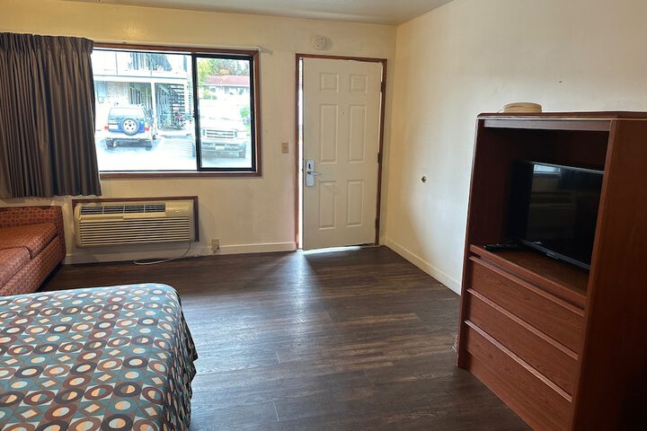 Room 12 of 18