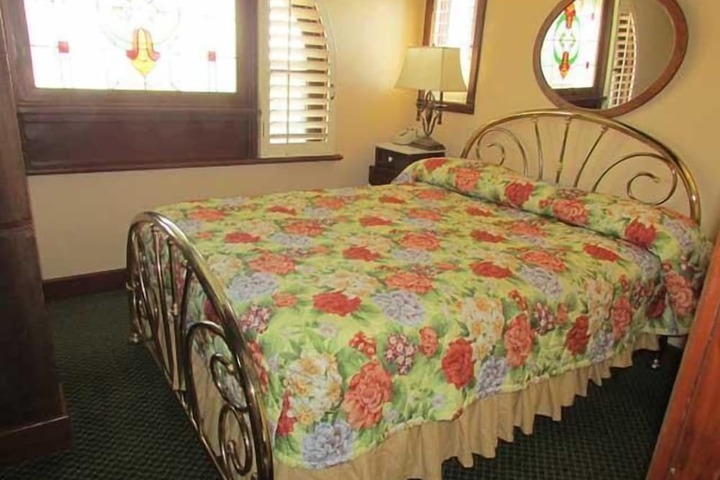 Room 10 of 24