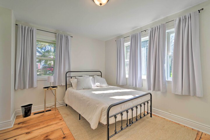 Walk to Beach! Sodus Point Escape w / Private Yard