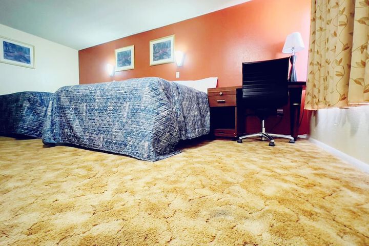 Room 8 of 19