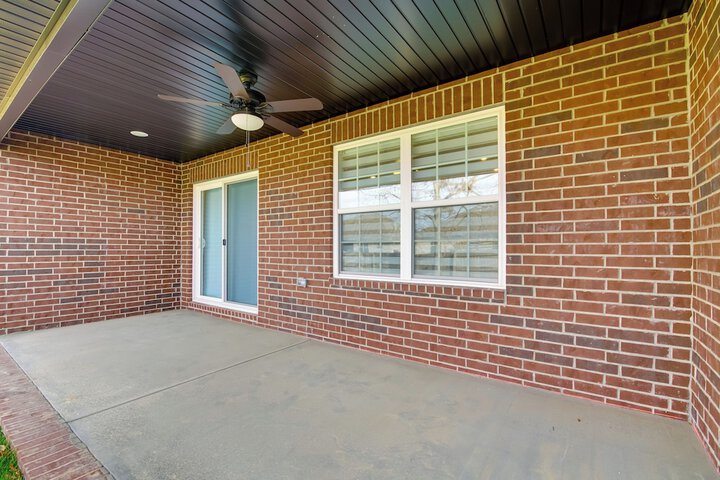 Charming Ozark Abode w / Yard & Pool Access
