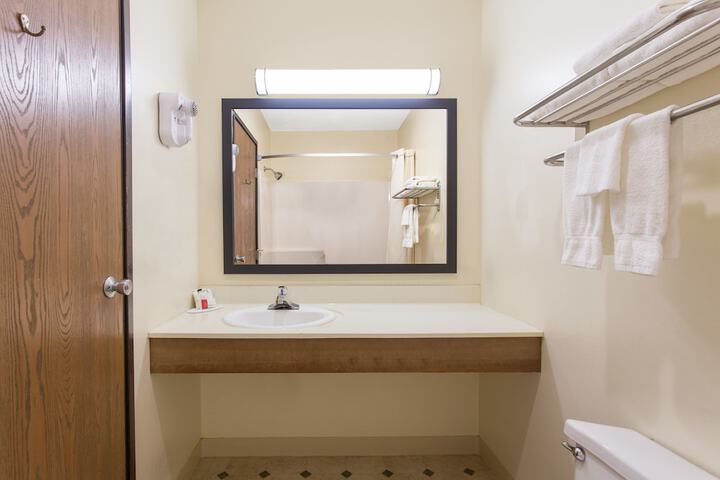 Room 10 of 17