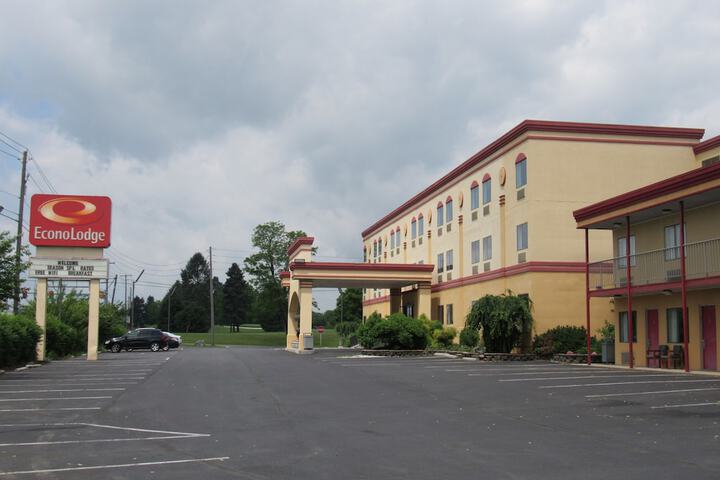 Hotel Exterior 76 of 78