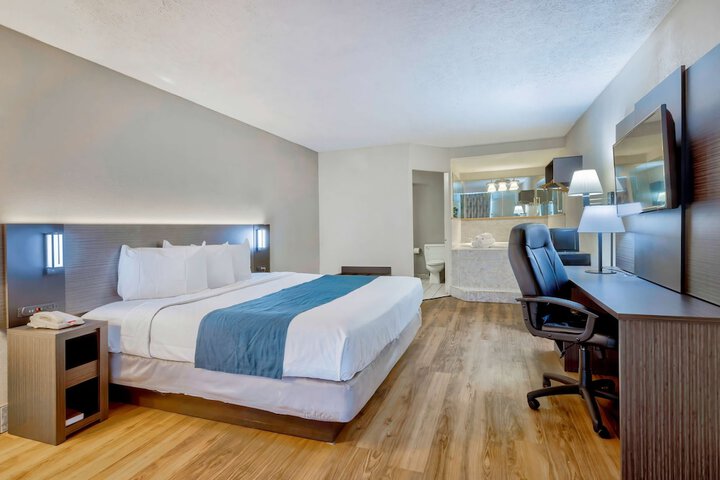 Room 17 of 40
