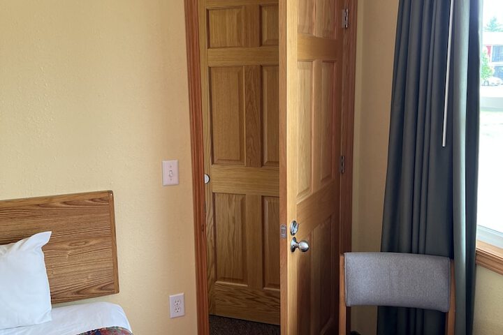 Room 302 of 443