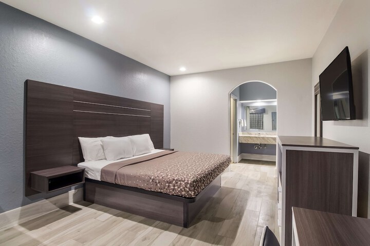 Room 5 of 35