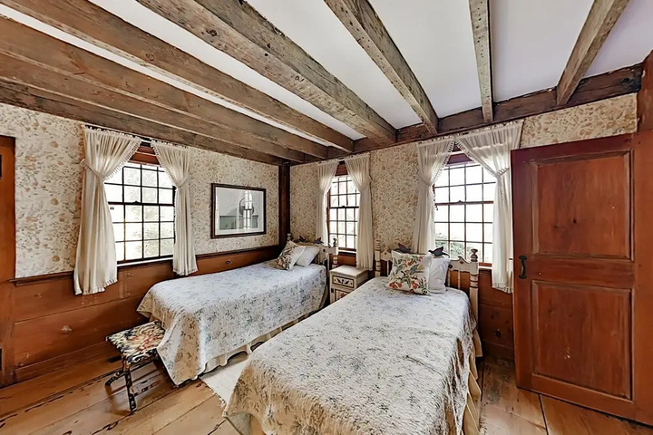 Timeless Cape Near Cold Storage Beach 4 Bedroom Home