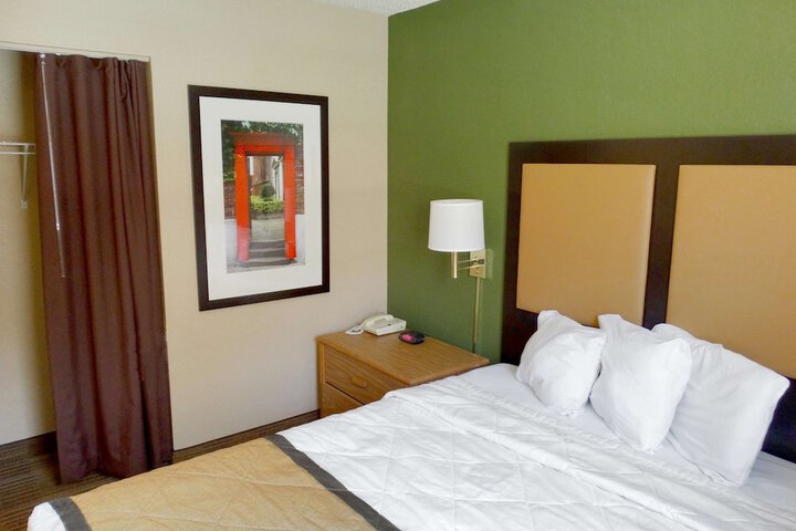 Room 25 of 32