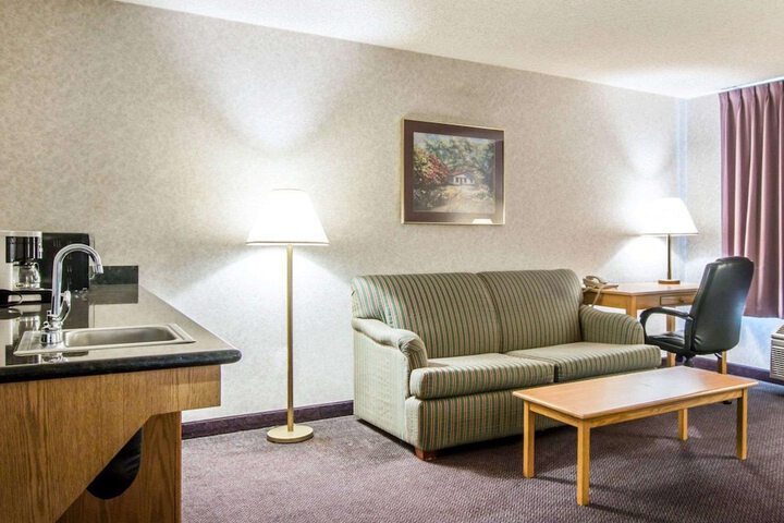 Room 7 of 32
